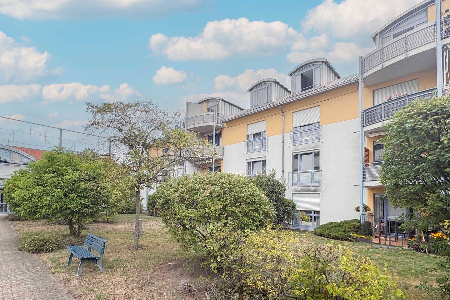 Bezugsfreie 2-Zimmer-Dachgeschosswohnung mit Balkon & Garagenstellplatz, 16761 Hennigsdorf