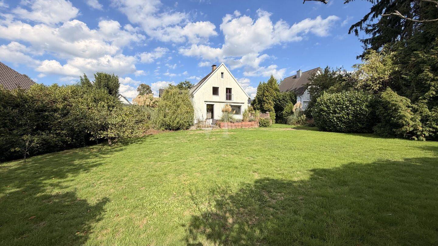 Ein Zuhause mit Perspektive: Freistehendes Familienhaus mit großem Grundstück und Zukunftspotenzial, 42781 Haan