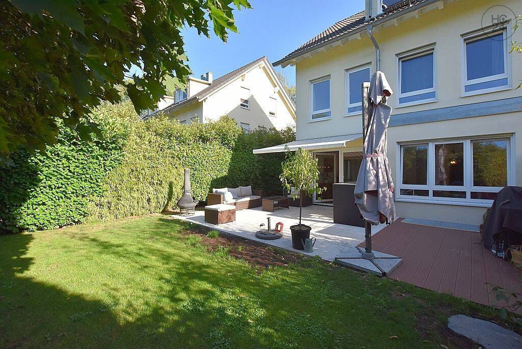 Schön möblierte Doppelhaushälfte mit Terrasse und Garten in Stuttgart Schönberg, 70599 Stuttgart