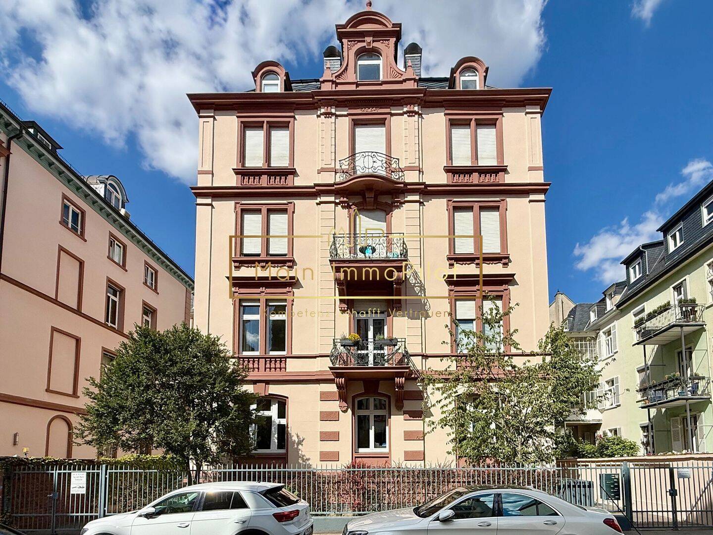 Über den Dächern von Sachsenhausen-Nord: Altbau-Etage mit Aufzug und Skylineblick, 60594 Frankfurt am Main (Sachsenhausen)