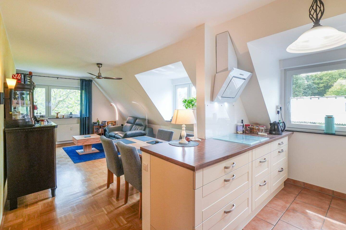 Modernisierte 3 Zimmer plus Garage in Weitmar, 44795 Bochum (Weitmar Wiemelhausen)