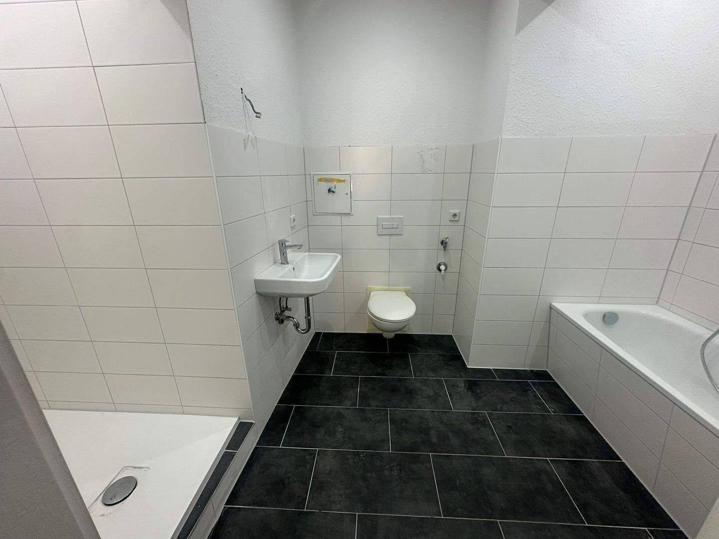 helle 4-Raumwohnung in Erfurt zu vermieten / neu renoviert, 99089 Erfurt (Altstadt Andreasvorstadt Berliner Platz Ilversgehofen Rieth)