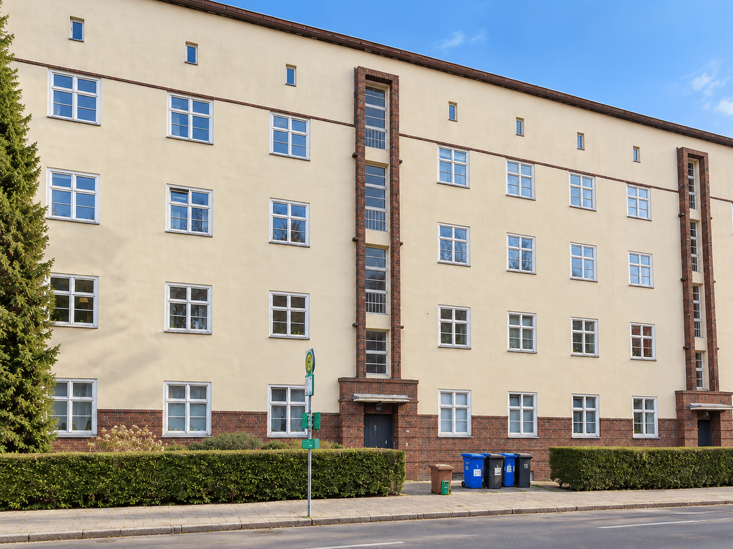 Familiennest mit Wanne, Dusche und kleinem Balkon, 39108 Magdeburg (Altstadt Stadtfeld Ost)