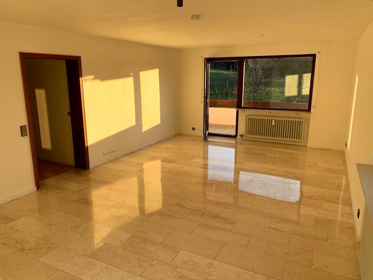 Großzügig wohnen in ruhiger Lage – 4 Zimmer mit Balkon, Grünblick & Garage, 76532 Baden-Baden