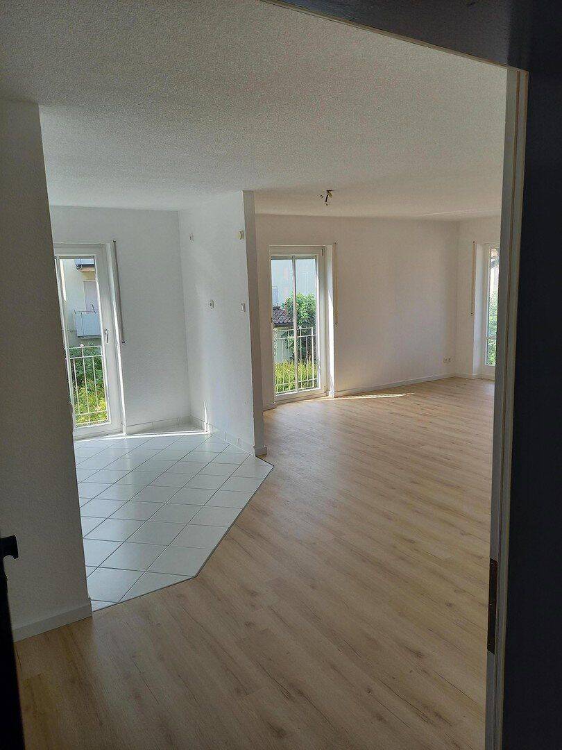 Lichtdurchflutete Zweizimmerwohnung, 79112 Freiburg im Breisgau (Munzingen Opfingen Tiengen Waltershofen)