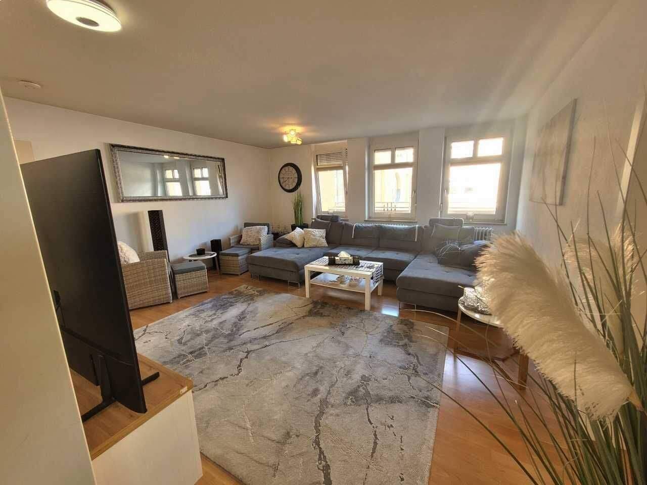 Schick modernisierte + superhelle 2-ZW im Zentrum Lörrach + Grossterrasse + TG-Stellplatz. Es gibt nebenan 2 weitere Wohnungen, 79539 Lörrach