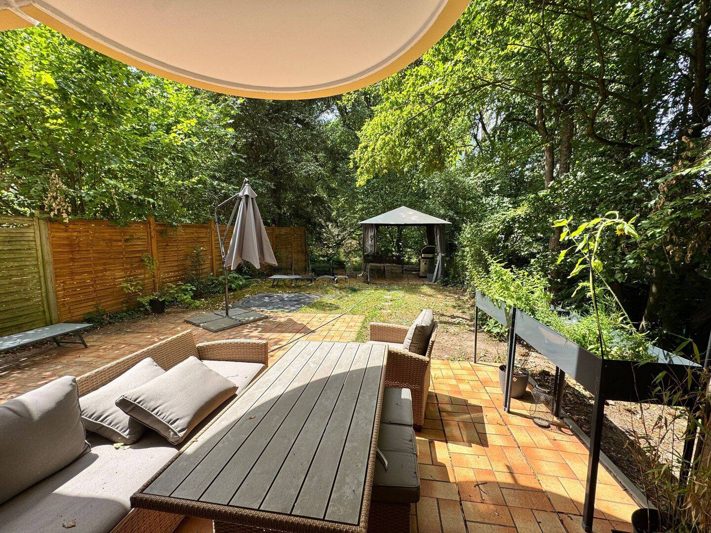 Traumwohnung mit privatem Grün – 118 m² Wohnkomfort mit Terrasse und Tiefgarage!, 90480 Nürnberg (Gleißhammer Mögeldorf Tiergarten Weichselgarten Zerzabelshof)