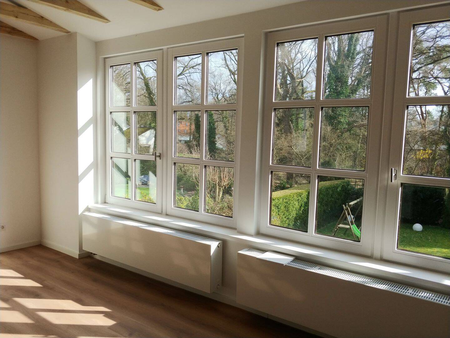 TOP ! EXKLUSIVE 3-ZIMMER-WOHNUNG MIT GROSSEM BALKON S/W UND KAMIN IN SEHR RUHIGER LAGE IN ISERNHAGEN/SÜD !, 30657 Hannover