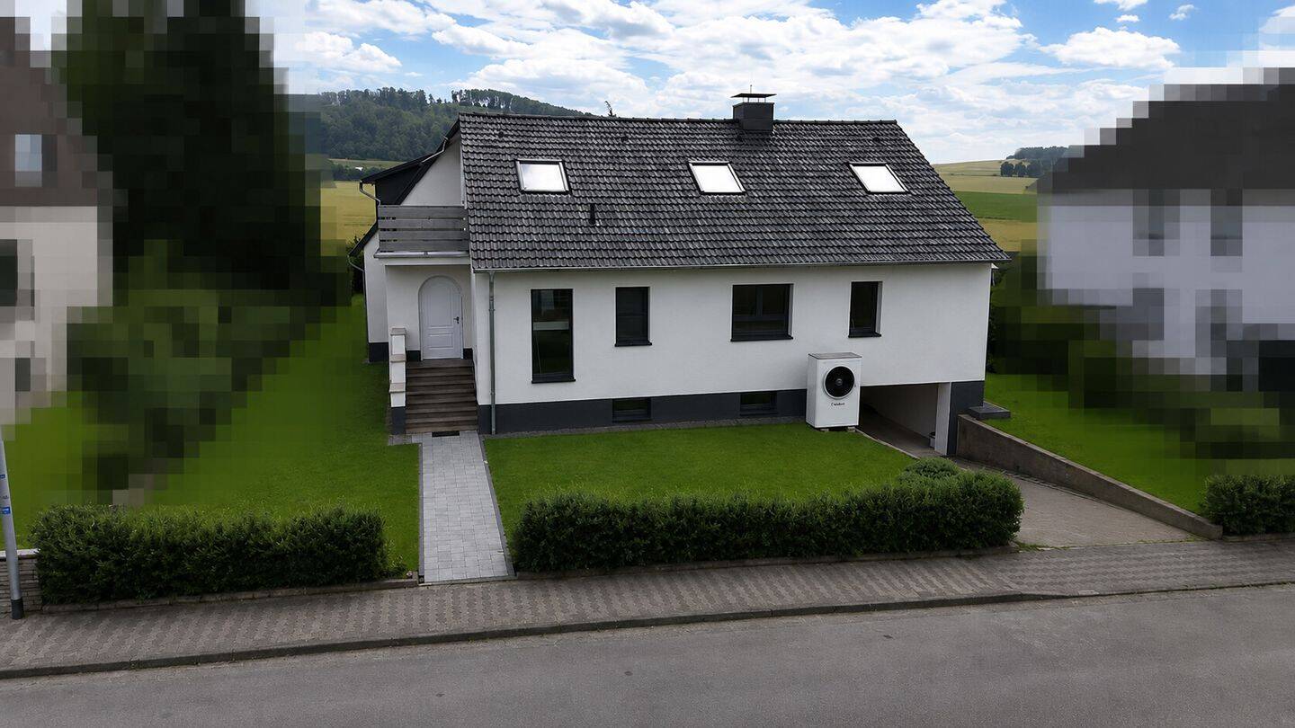 Exklusiv saniert: Zwei Wohnhäuser in einer Immobilie – Erstbezug nach hochwertiger Kernsanierung in ruhiger Ortsrandlage von Kalefeld, 37589 Kalefeld