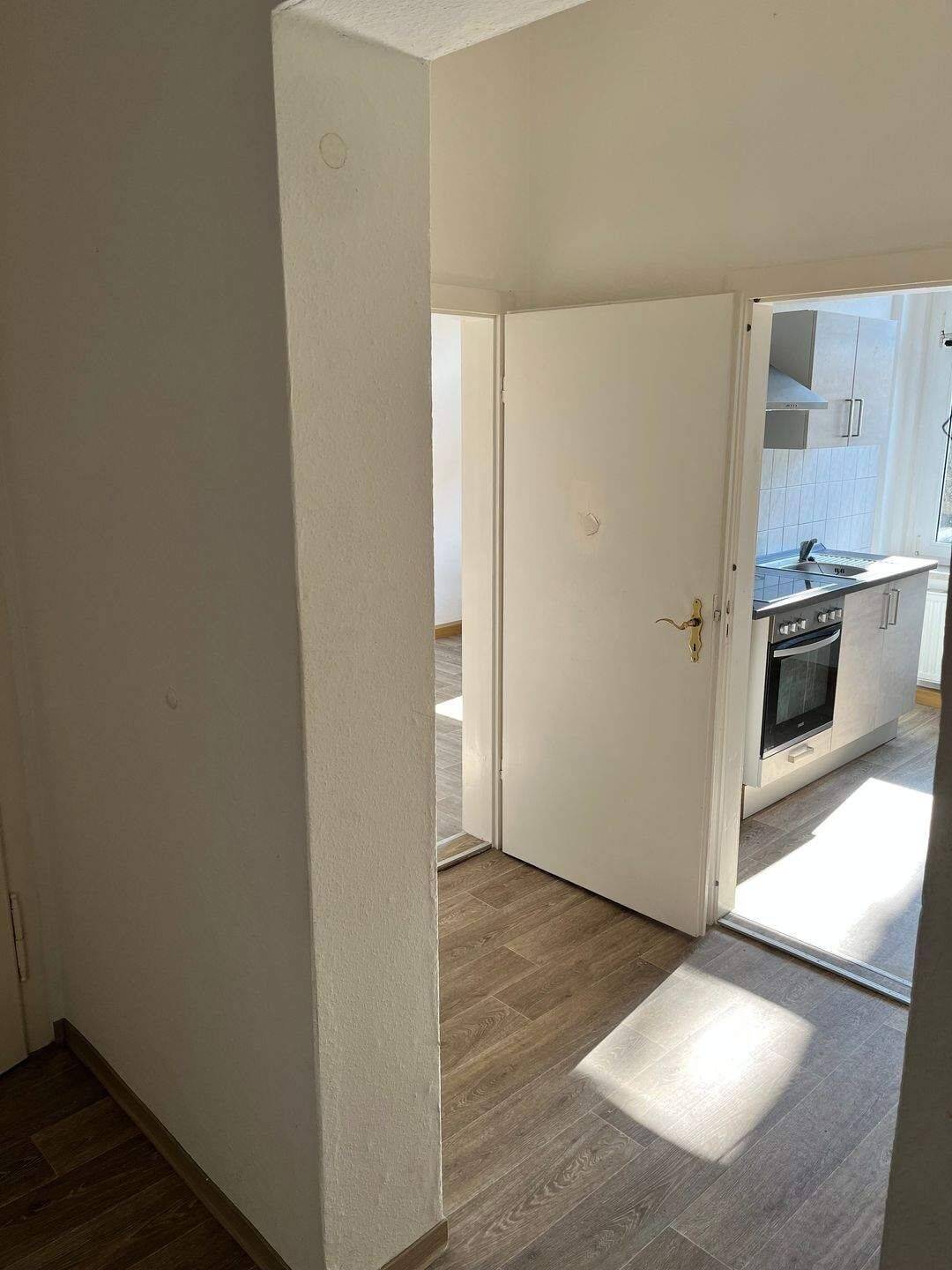 Bezahlbare 2-Raum-Wohnung inkl. Einbauküche – zentrale Lage in Crimmitschau, 8451 Crimmitschau