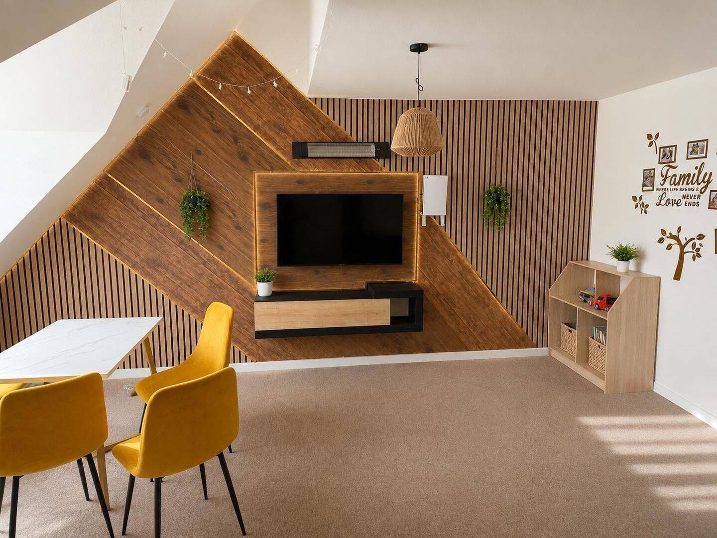 Zentrale 3-Zimmer-Maisonette- Dachgeschosswohnung mit Stellplatz, 77694 Kehl