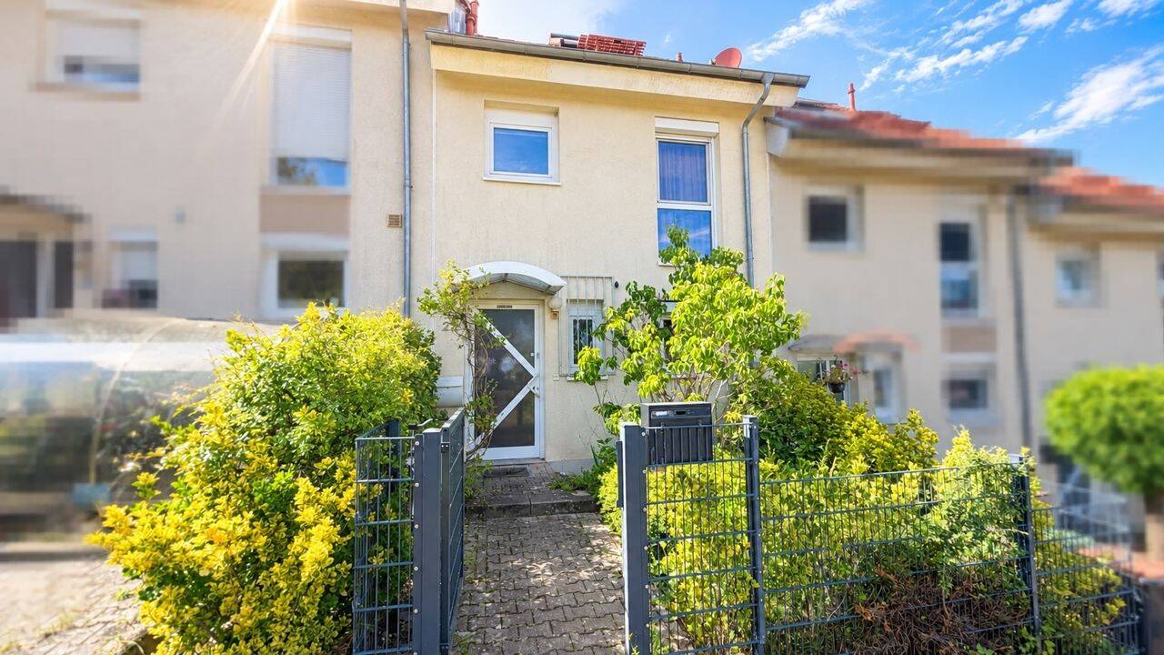 METZ IMMOBILIEN – Ankommen und wohlfühlen! Familienhaus mit Garten und viel Platz, 60437 Frankfurt am Main