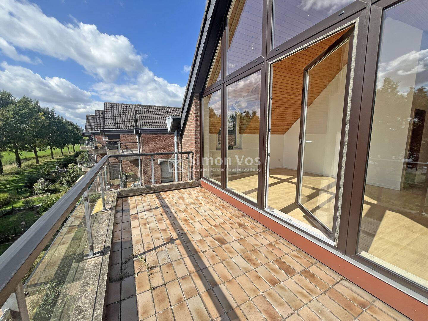 Rheinblick! Renovierte Dachgeschosswohnung in 1A Lage, 46459 Rees