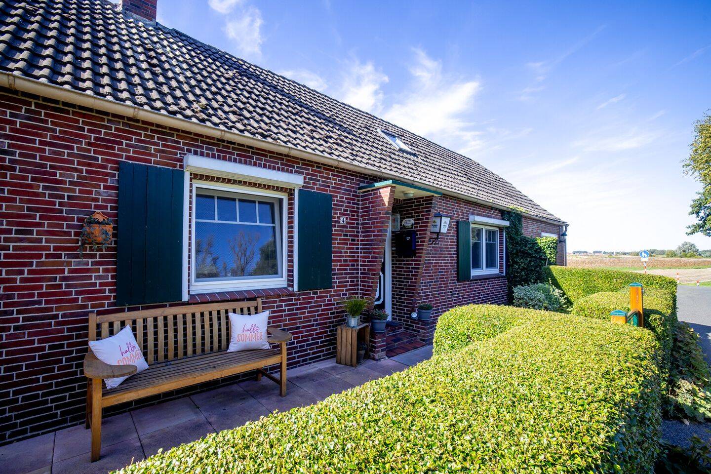 Nordseeküste: saniertes Landhaus mit großem Grundstück in toller Lage!, 26409 Wittmund