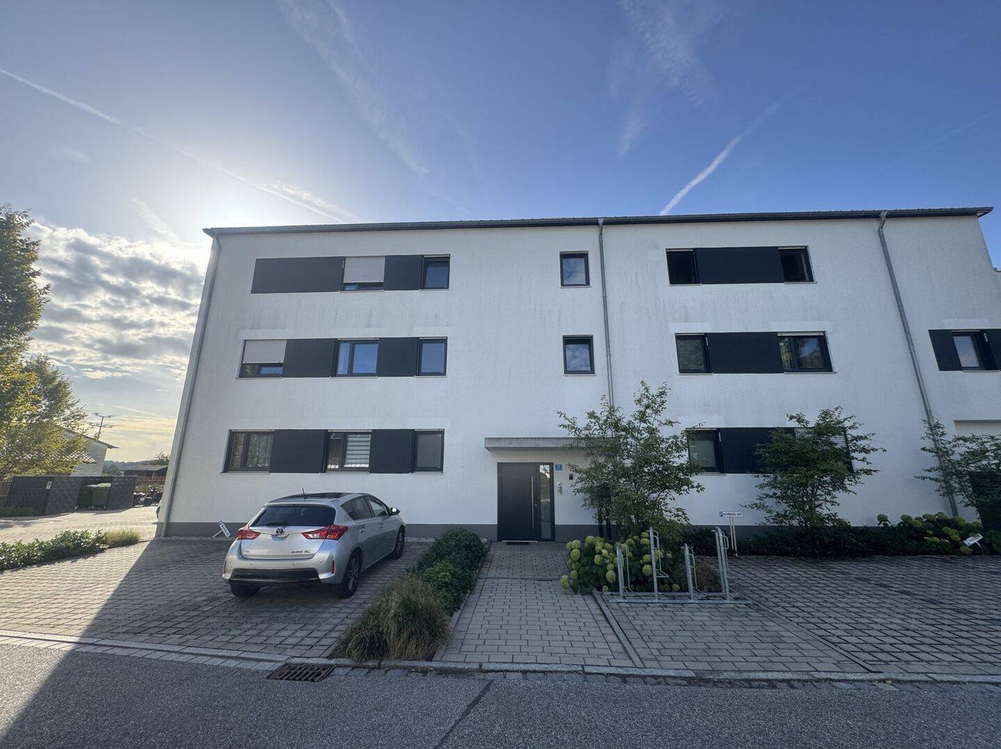 Modern wohnen oder clever investieren – Erdgeschosswohnung mit Terrasse und Garten in Ergolding, 84030 Ergolding (Industriegebiet)