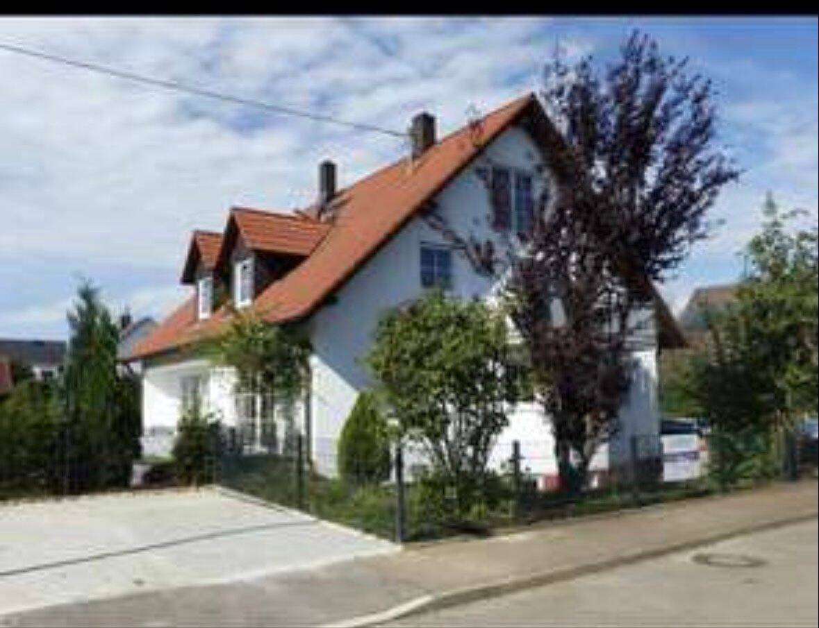 Charmante 2-Zimmer Wohnung mit Garten, Einbauküche und 2 Stellplätze, 89438 Holzheim