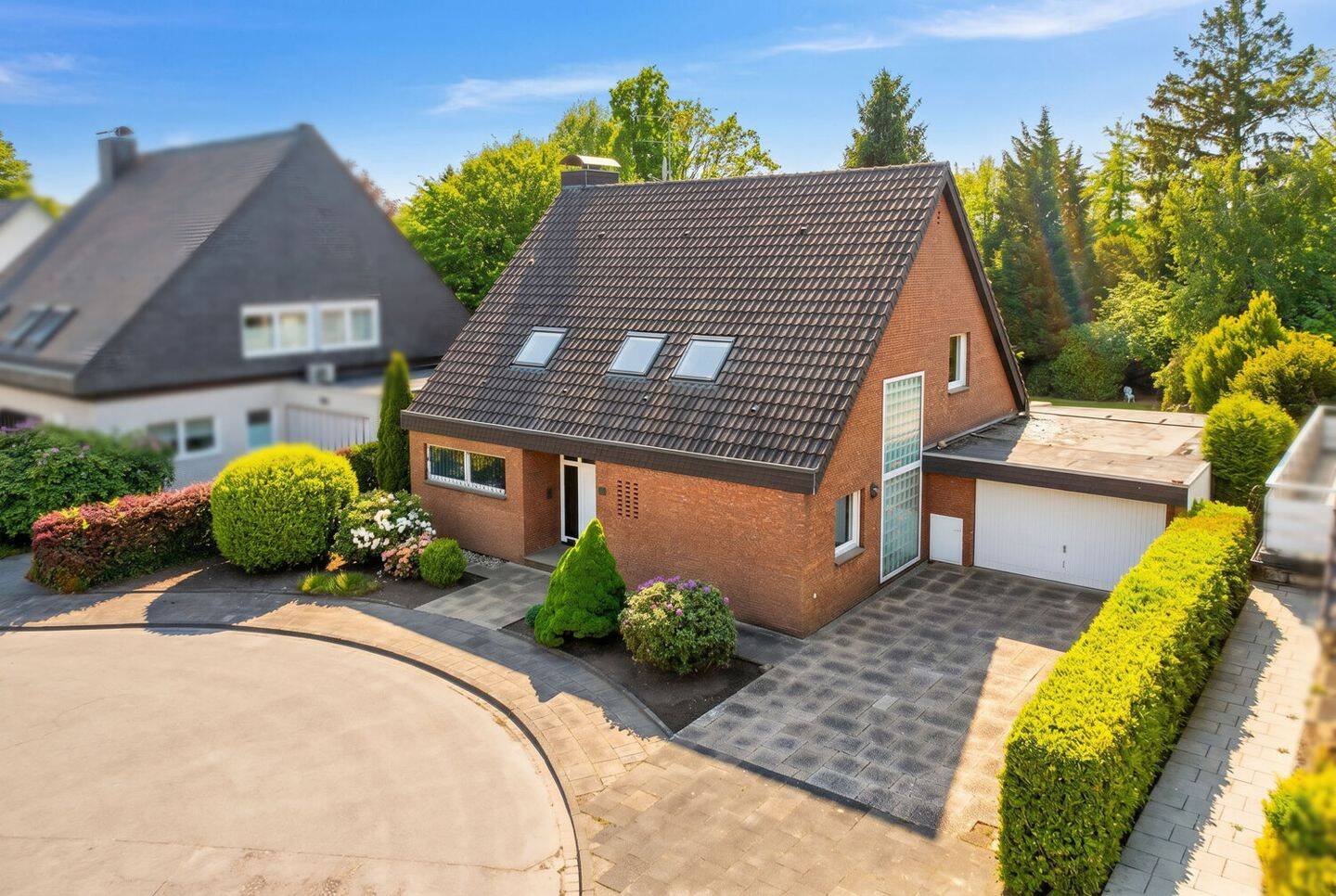 Familienidyll mit traumhaften Parkgarten – freistehendes Zuhause voller Ruhe und Privatsphäre, 47269 Duisburg (Großenbaum Rahm)