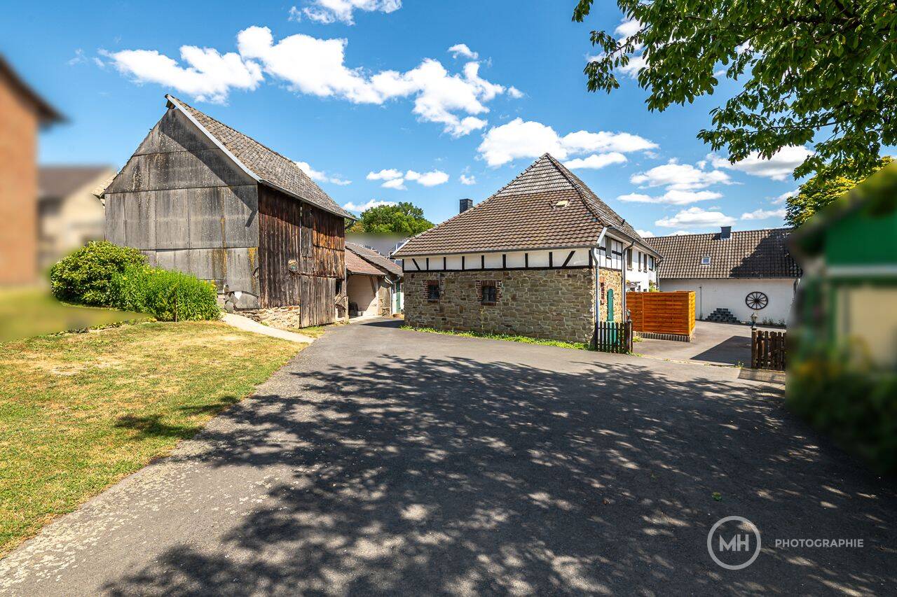MANNELLA *Ein Zuhause mit Geschichte* Drei Wohneinheiten mit viel Lagerfläche und großem Grundstück, 53804 Much