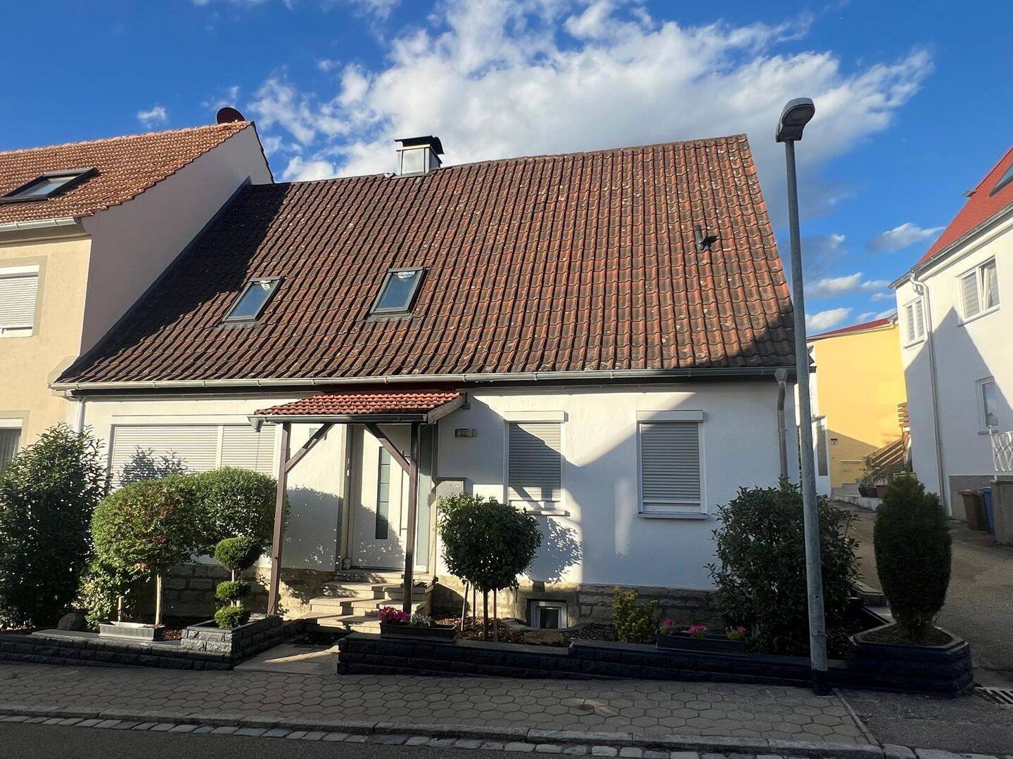 Gepflegtes Einfamilienhaus mit liebevoll angelegtem Garten, 97215 Uffenheim
