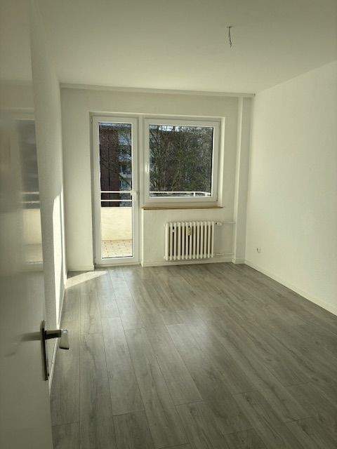 Renovierte Wohnung in Gelsenkirchen mit Balkon zu vermieten, 45896 Gelsenkirchen (Hassel Scholven)