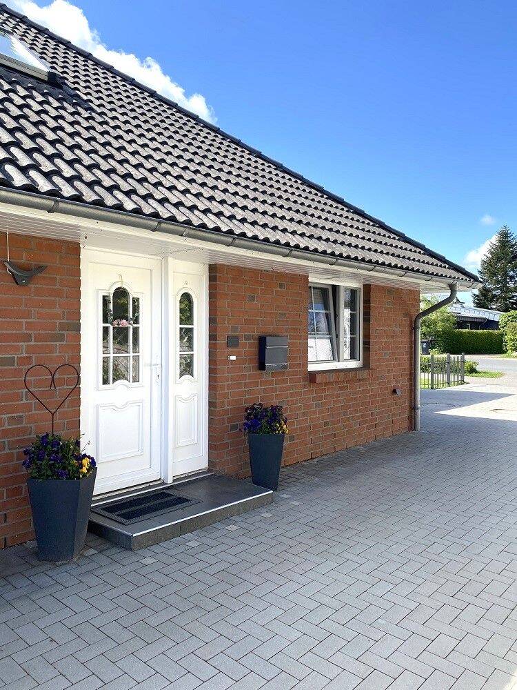 ! Neuer Preis ! Fast autark Wohnen ! Tolle Doppelhaushälfte in Satrup. Hochwertig renoviert., 24986 Mittelangeln