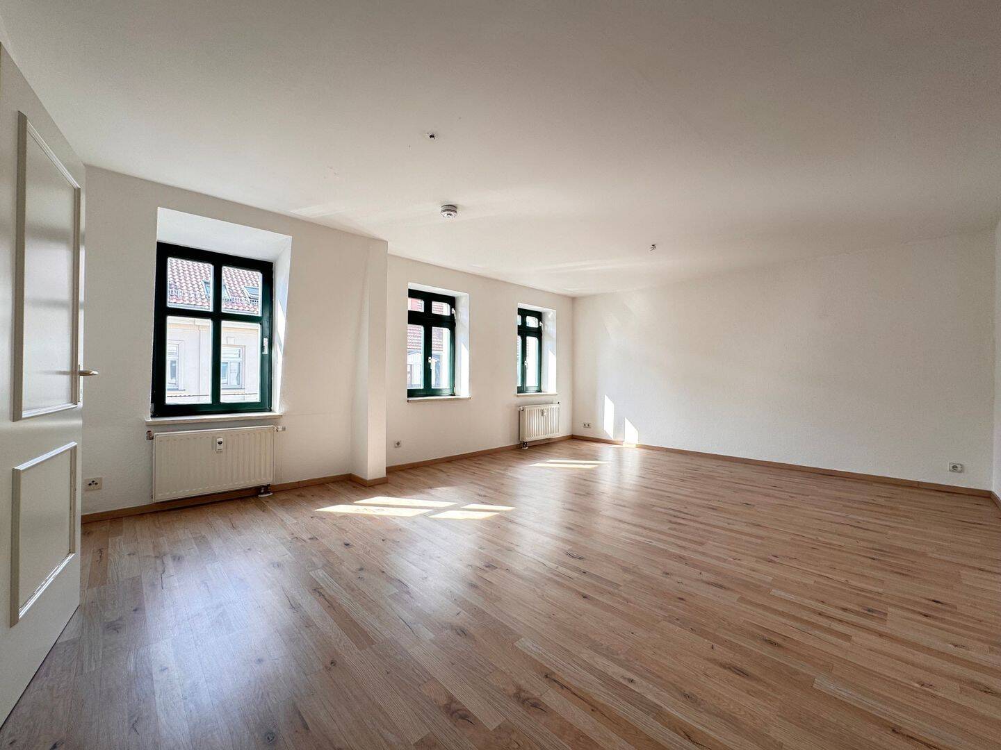 Charmantes Zuhause unter dem Dach, mit Balkon und Personenaufzug, 4315 Leipzig (Neustadt-Neuschönefeld Sellerhausen-Stünz Volkmarsdorf)