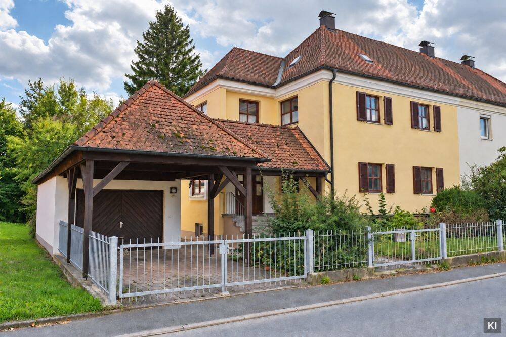Zwei Wohneinheiten oder Einfamilienhaus – Wohnhaus mit Garage, Carport und Garten!, 95490 Mistelgau
