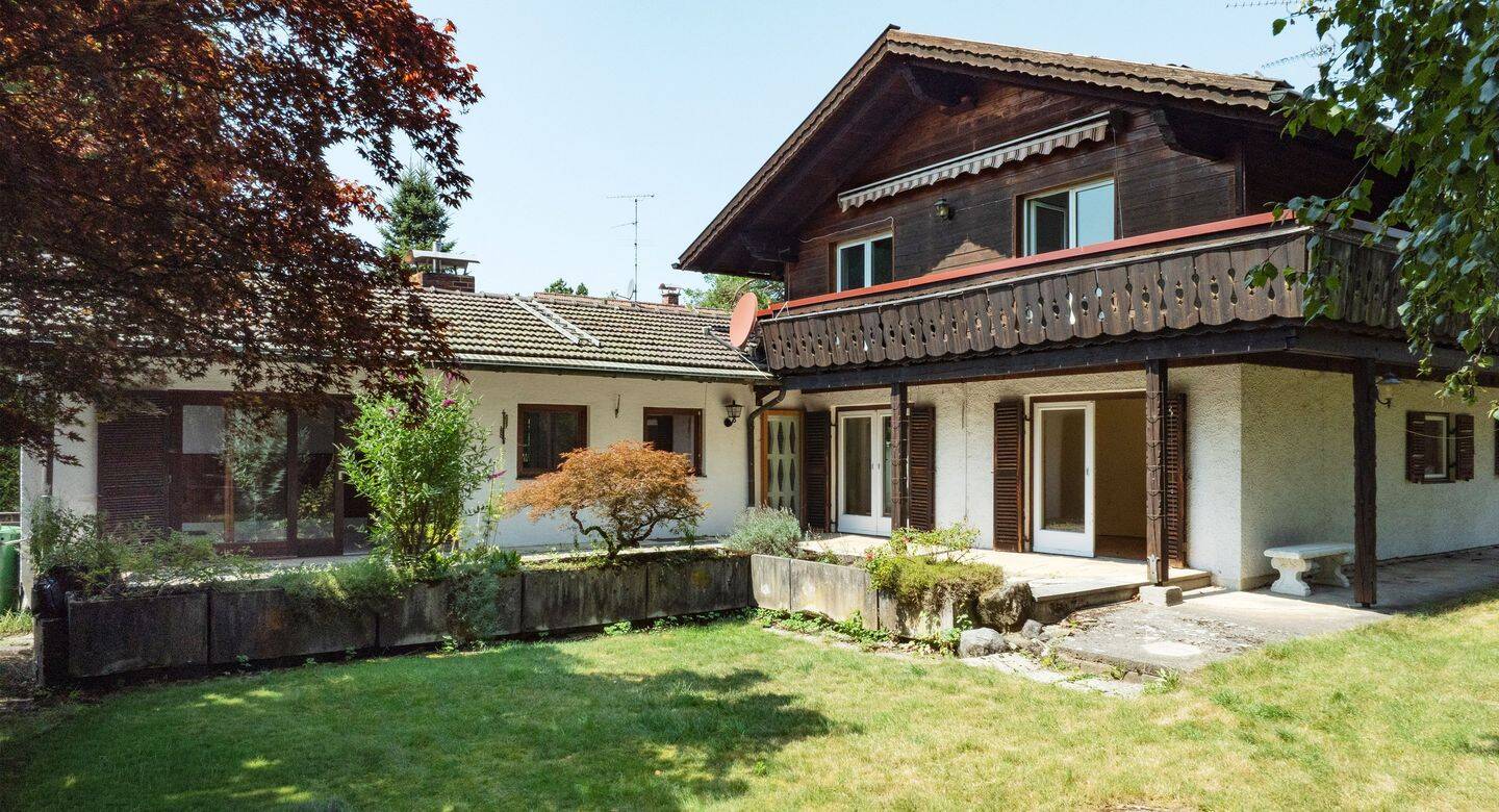 Sanierungsbedürftiges bayerisches Landhaus mit großem Garten, 82335 Berg