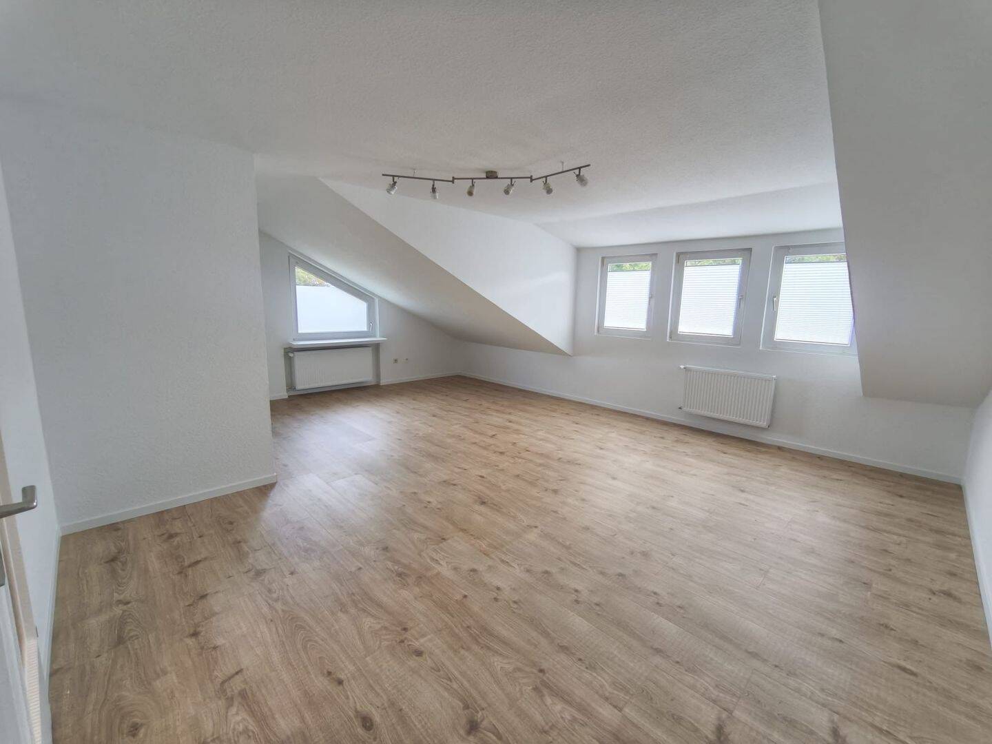 Frisch sanierte 3-Zimmer-Dachgeschosswohnung – ab sofort, 38678 Clausthal-Zellerfeld