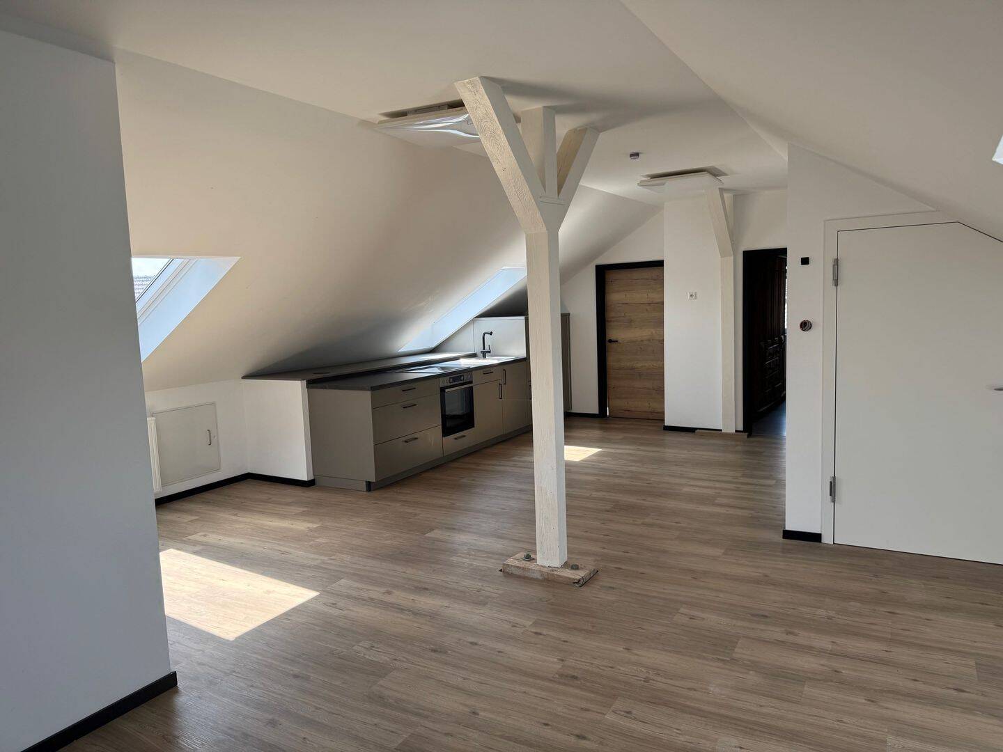 geräumige 2 ZKB Dachwohnung – voll klimatisiert, 34590 Wabern