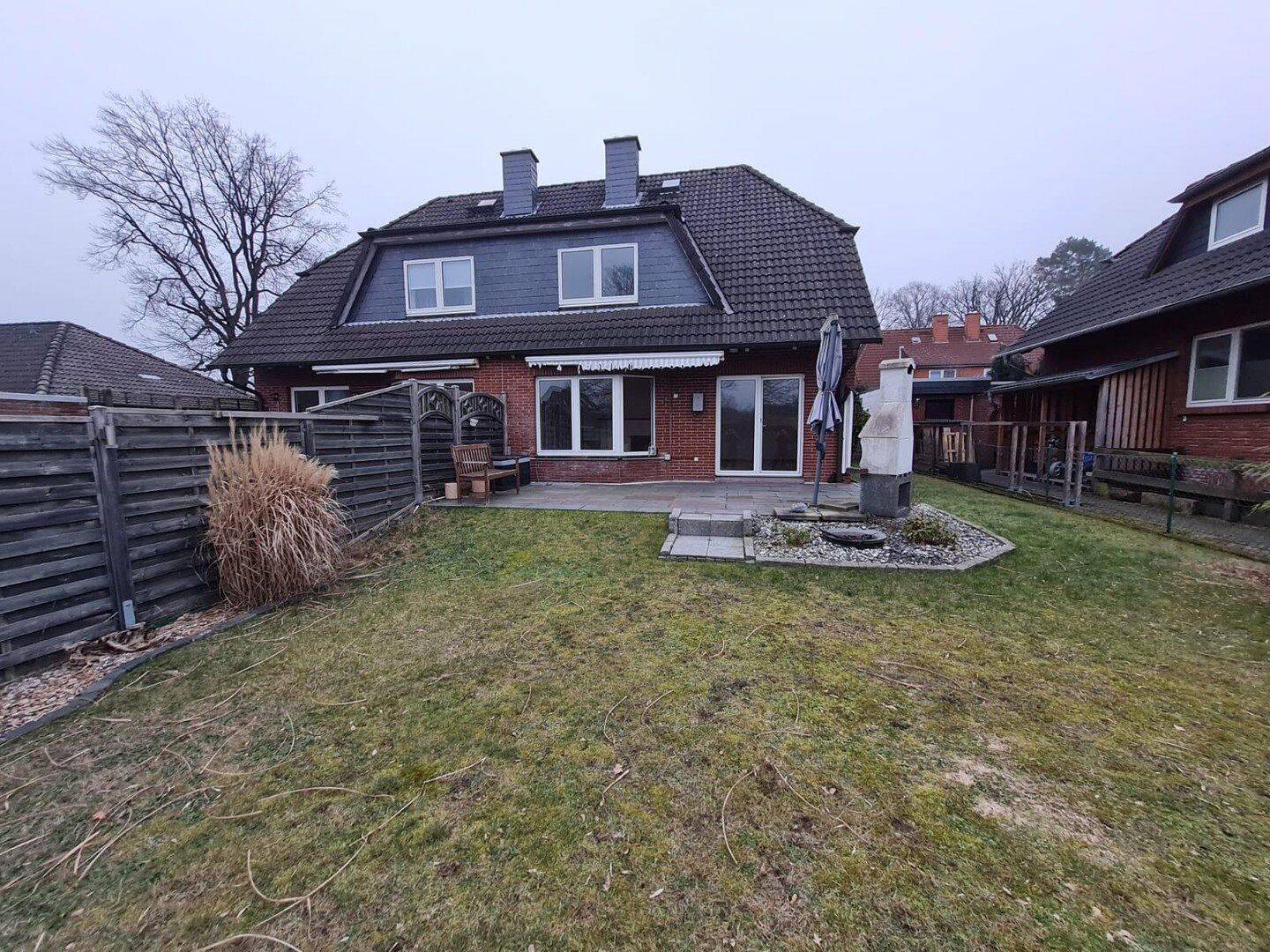NEUSTADT OT POGGENHAGEN: Schöne Doppelhaushälfte in ruhiger Feldrandlage mit guter Anbindung, 31535 Neustadt am Rübenberge