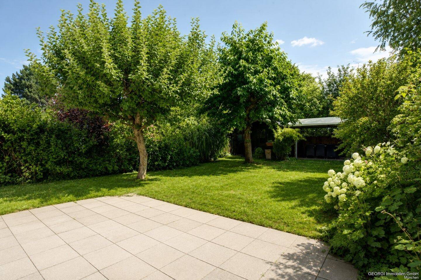 GEORGI: Traumgarten mit großer Doppelhaushälfte, 81249 München (Allach-Untermenzing Aubing-Lochhausen-Langwied Pasing-Obermenzing)