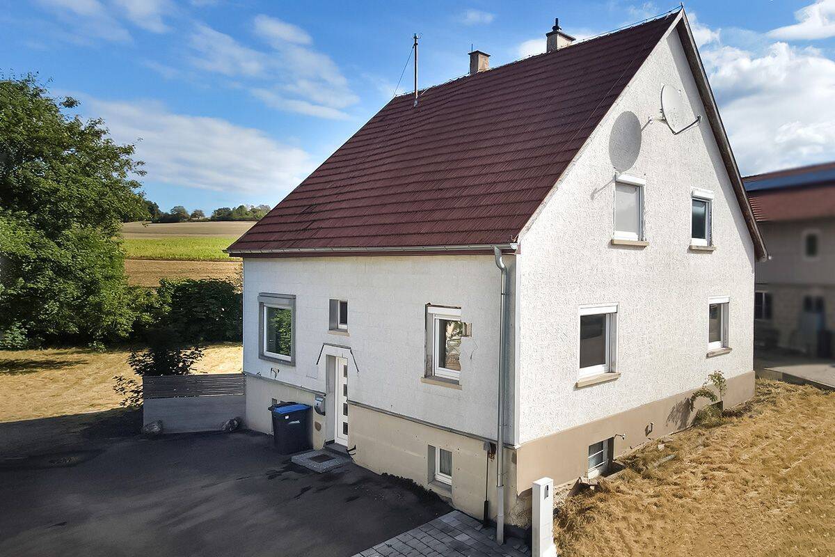 Viel Platz, viel Potenzial, viel Zuhause – hinter dem Haus nur noch Wiesen und Felder, 72829 Engstingen