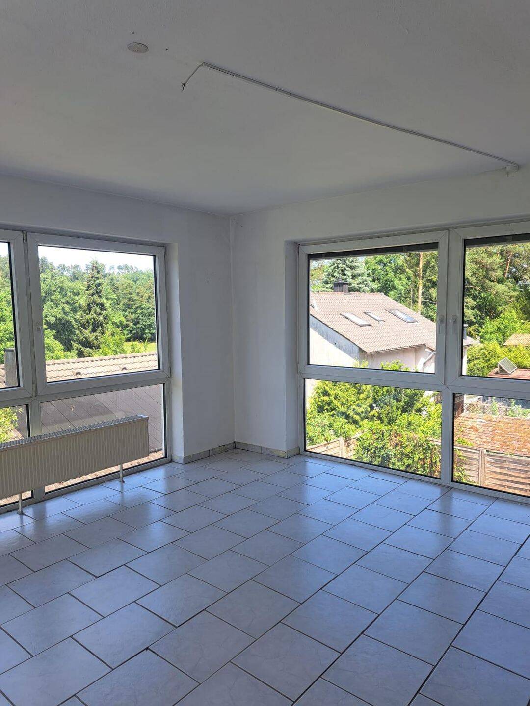 Helle 4-Zimmer-Erdgeschosswohnung mit Balkon und Garten in Rohr bei Nemsdorf, 91189 Rohr