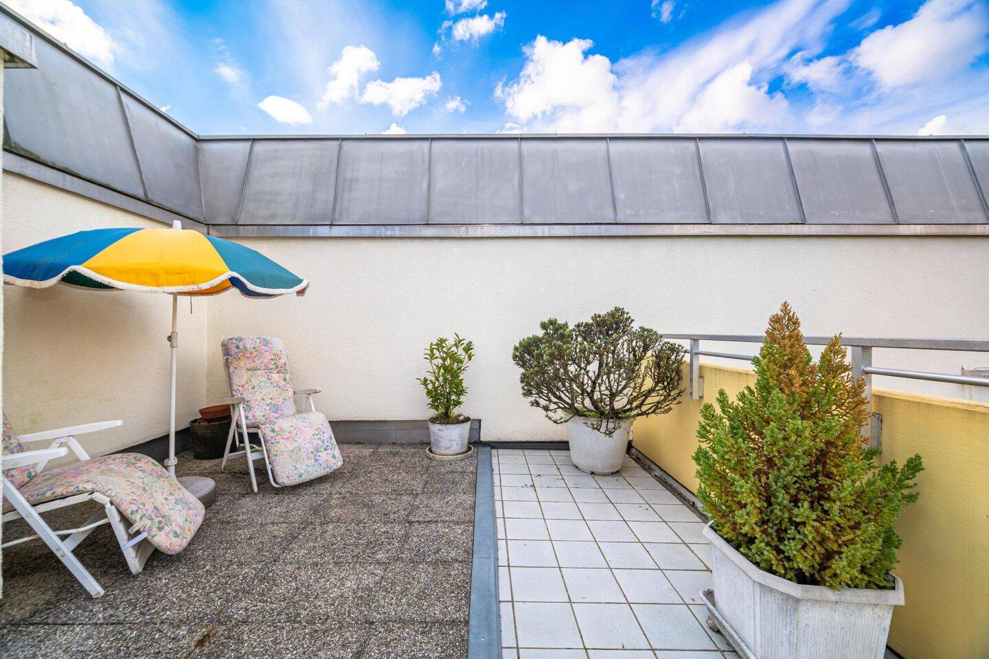 Helle Maisonette-Wohnung mit Balkon und Dachterrasse in München Oberföhring!, 81925 München (Bogenhausen)