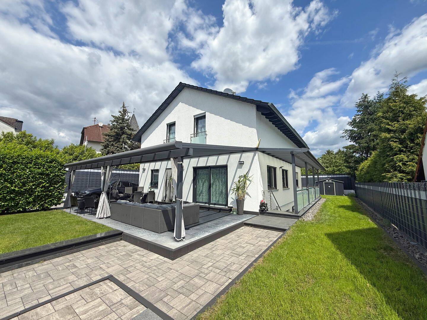 Provisionsfrei: Modernes Effizienz-EFH mit PV, Doppelgarage & Garten in Karlstein, 63791 Karlstein a. Main
