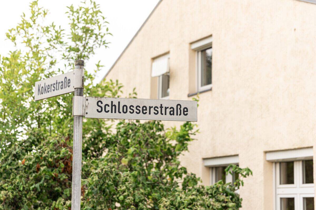 Charmantes Reihenendhaus mit großem Grundstück, Doppelgarage und viel Potenzial in Lübeck-Kücknitz, 23569 Lübeck (Kücknitz Travemünde)