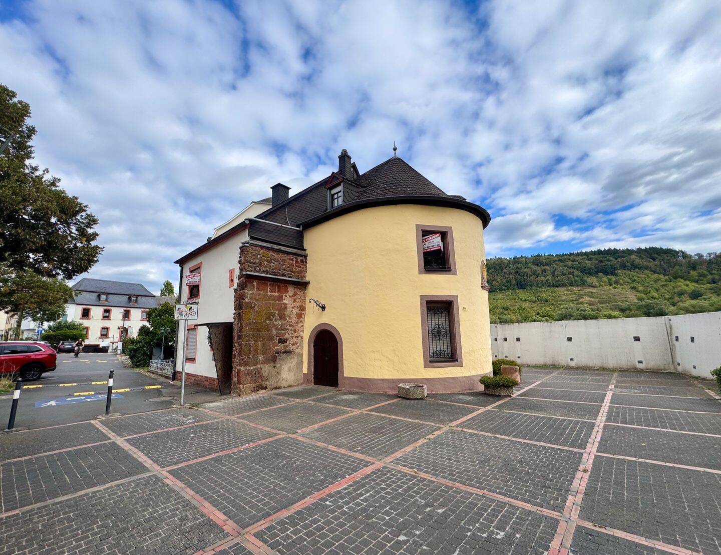 Direkter Moselblick: Besonderes Haus mit historischem Zollturm, 8 Zimmer, ca. 167 qm in Trier-Pfalzel, 54293 Trier