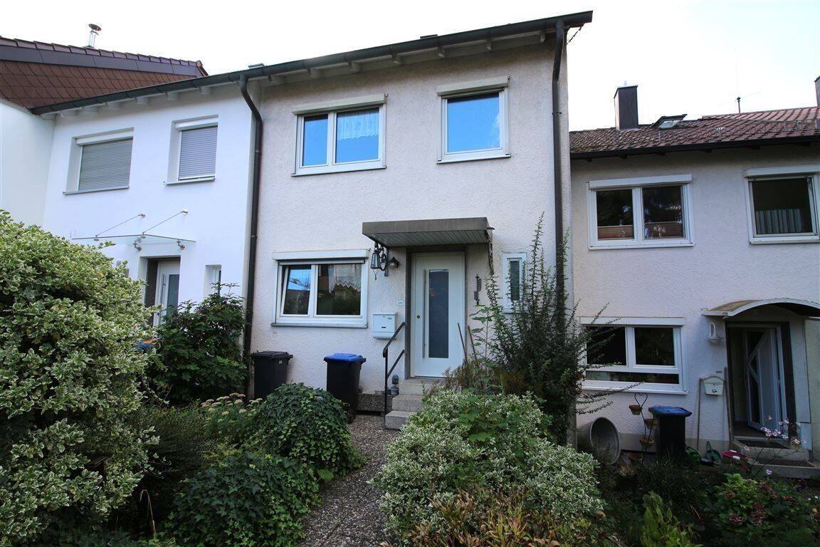 DIY-Fans aufgepasst- schnuckeliges Reihenmittelhaus mit Renovierungsbedarf, 71032 Böblingen