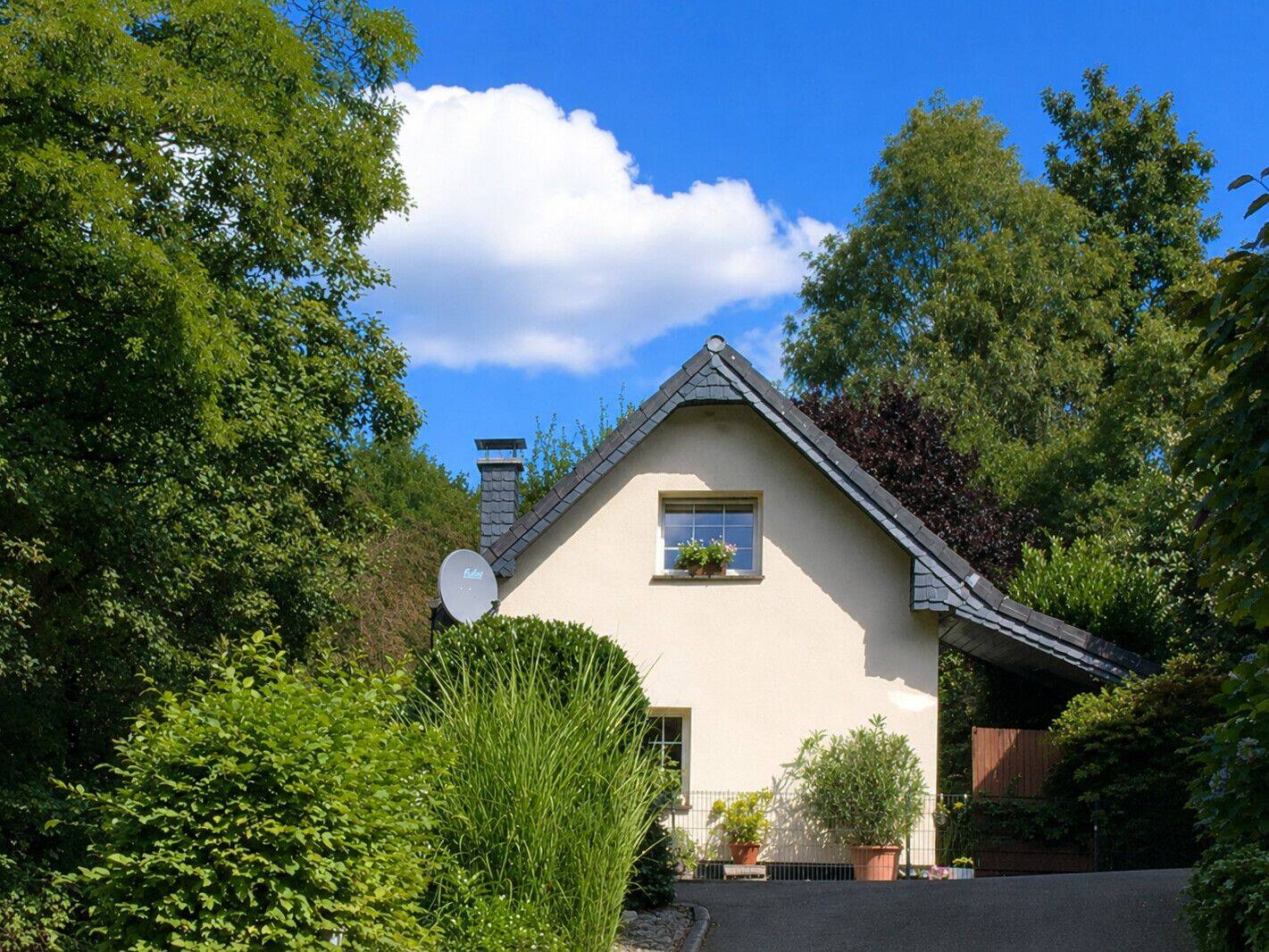 Kleines Haus, großes Lebensgefühl: idyllischer Rückzugsort nahe Haan, 42719 Solingen (Gräfrath Merscheid Solingen-Mitte Wald)