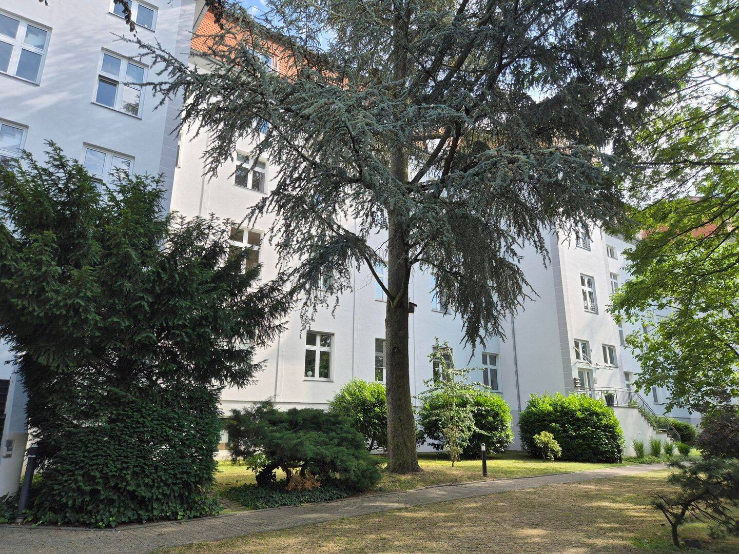 GROSSER BALKON, GROSSES WOHNZIMMER, 2 BÄDER, UND VIELES MEHR!, 41464 Neuss