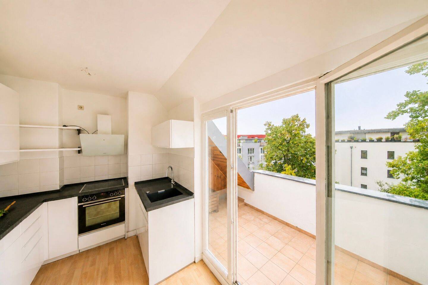 Helle, bezugsfreie 1,5-Zi-Wohnung im 4. OG mit EBK und Terrasse, 10829 Berlin (Tempelhof-Schöneberg Schöneberg)