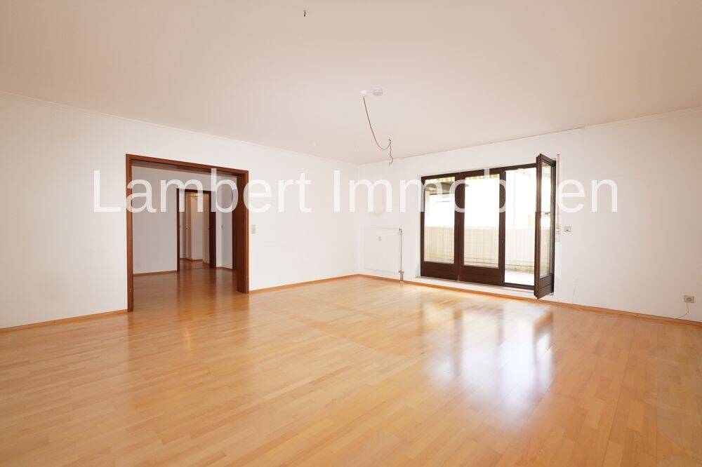 Großzügige 3-Zimmer-Wohnung mit Potenzial, Balkon und Garage in Wiesbaden-Bierstadt, 65191 Wiesbaden (Bierstadt Sonnenberg Wiesbaden)