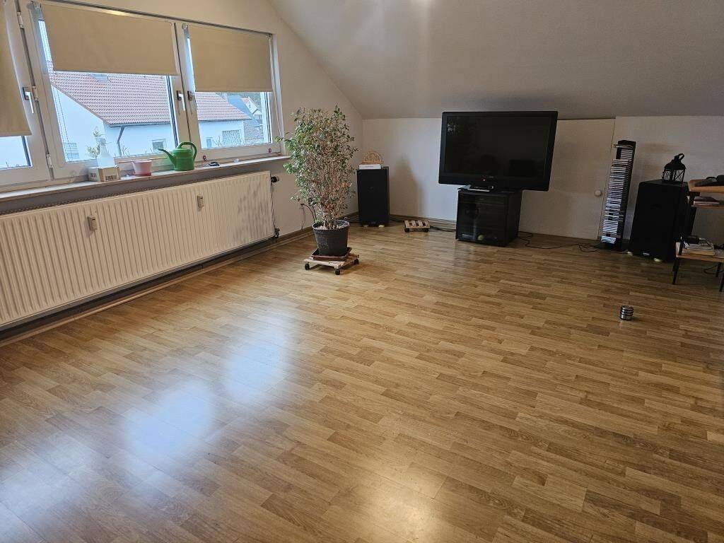Gemütliche 3-Zimmer-DG-Wohnung mit EBK in Eltersdorf, 91058 Erlangen (Bruck Eltersdorf Erlangen-Süd Sebaldussiedlung Tennenlohe)