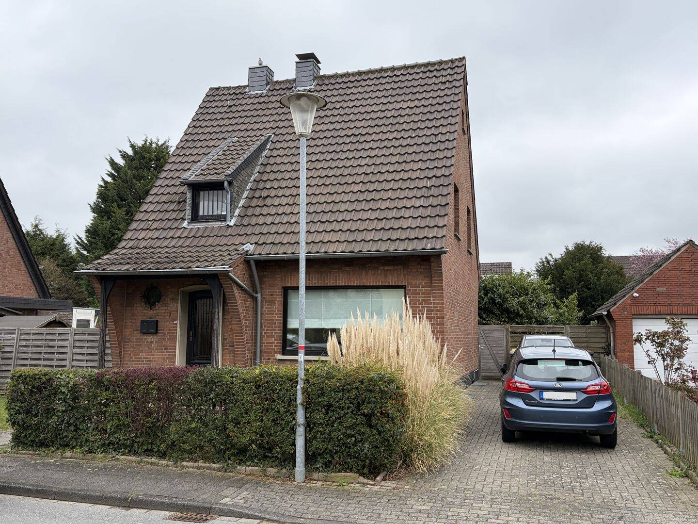 Freistehendes Einfamilienhaus auf tollem Grundstück in Moers-Kapellen, 47447 Moers
