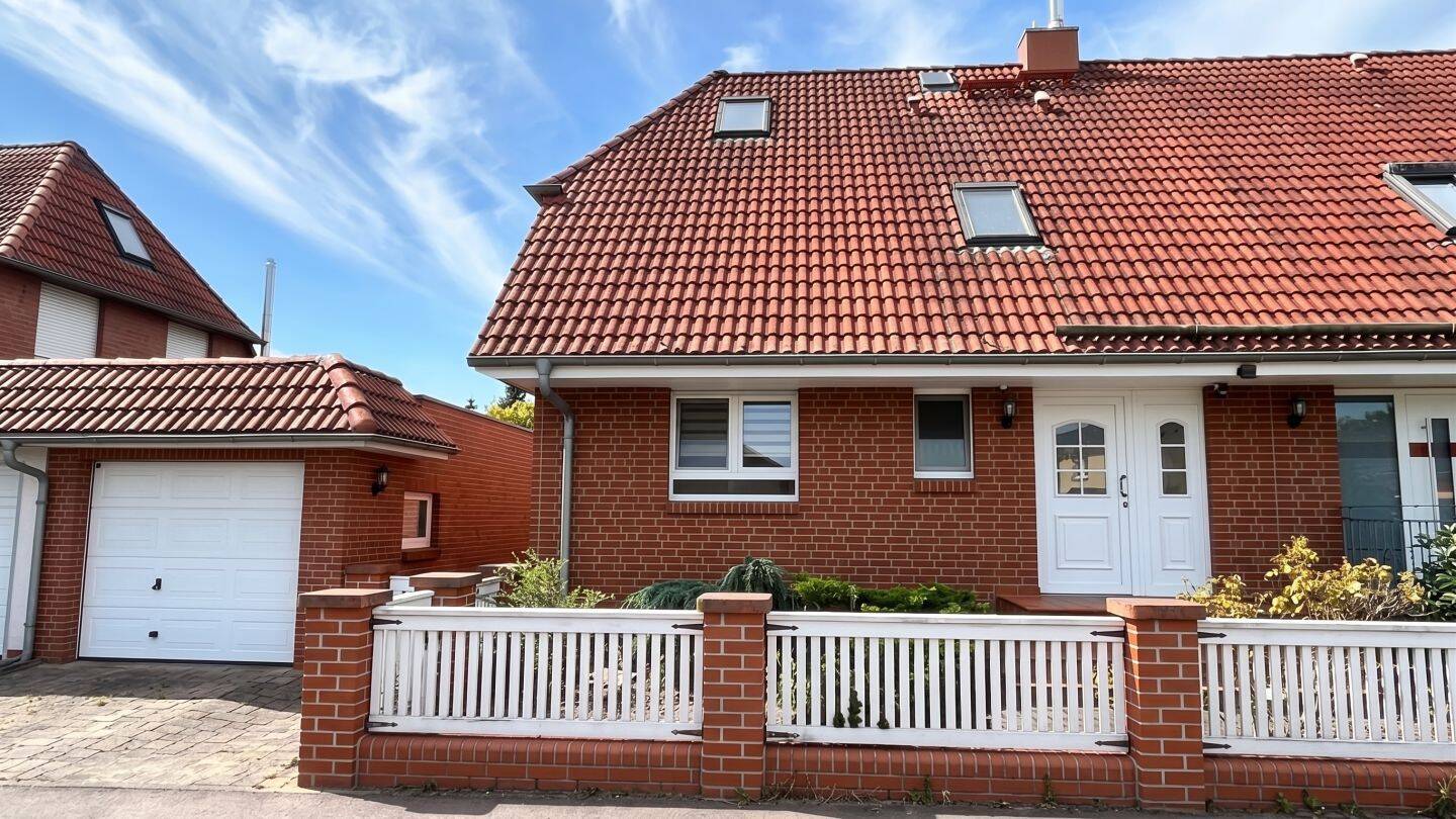 Gepflegte Doppelhaushälfte mit Garage und Kamin in Pegau-Kitzen, 4523 Pegau