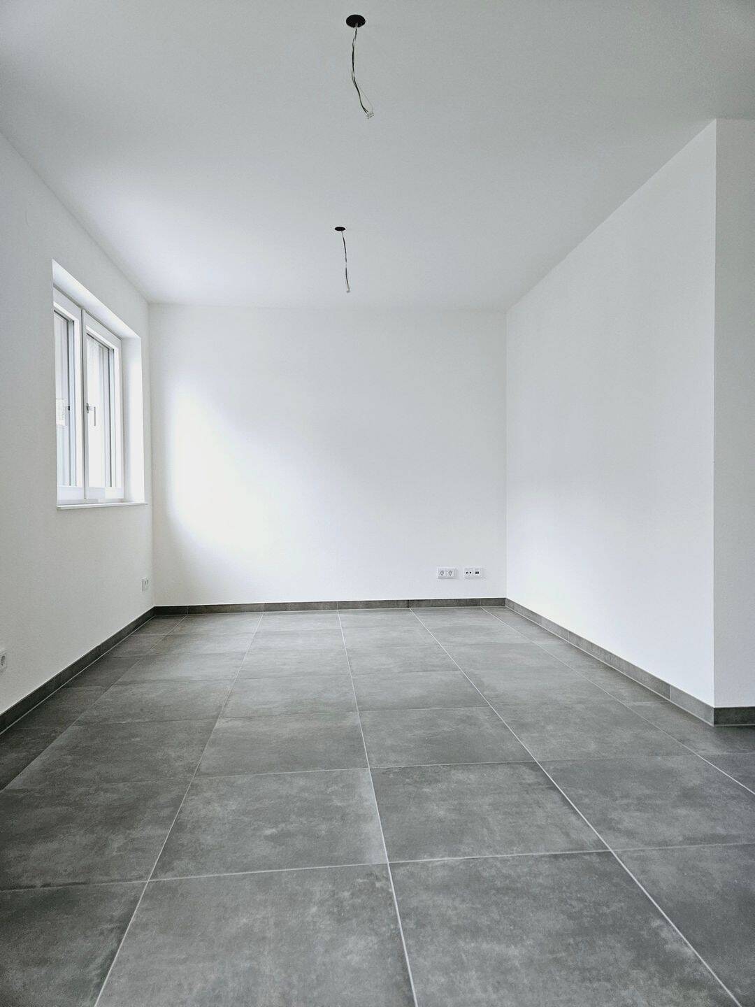 4-ZKB mit 101 m² Wohn-/Nutzfläche im Erdgeschoss (Hochparterre) und Souterrain! 2 Bäder! FBH/elektr. Rollläden/Videosprech./Carport + Stellplatz!, 85276 Pfaffenhofen a.d. Ilm