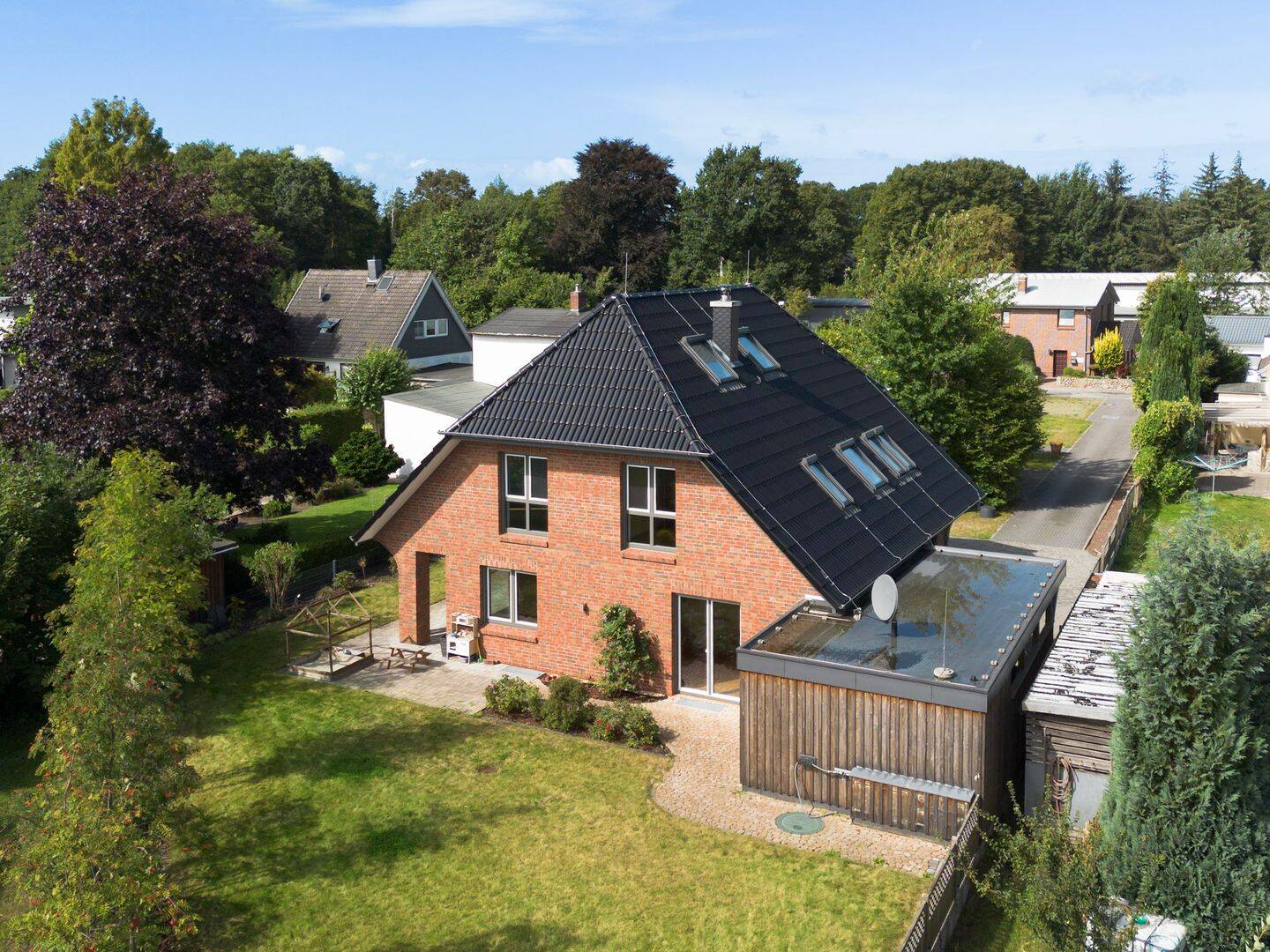 Zeitlose Architektur trifft auf zukunftsweisende Gebäudetechnik, 25335 Elmshorn