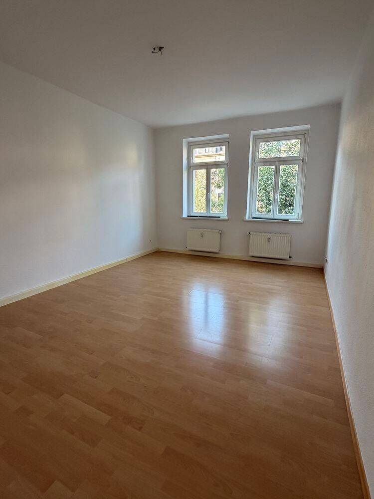 lauter junge Leute im Umfeld, 4277 Leipzig (Connewitz Marienbrunn)