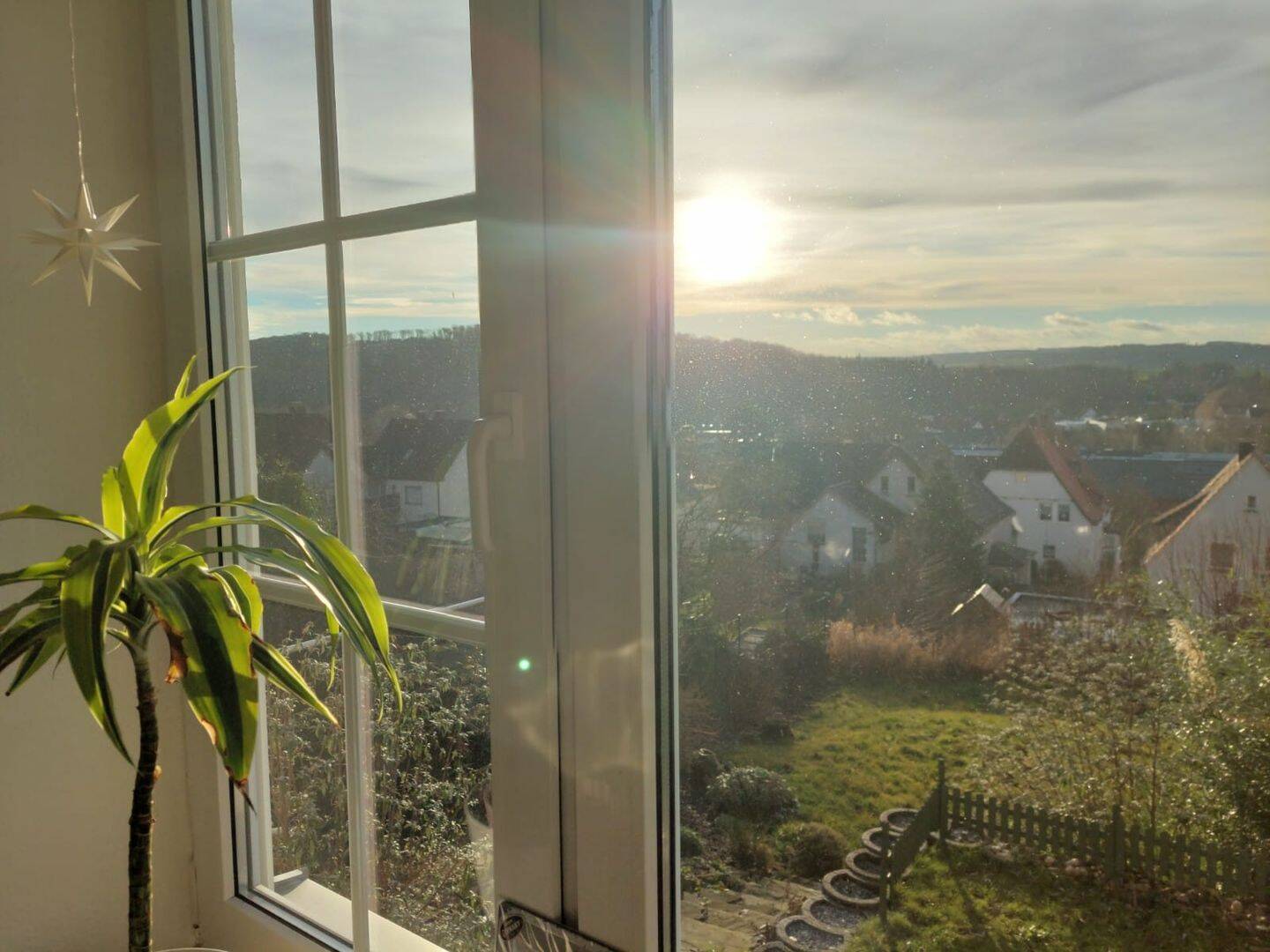 Attraktive Erdgeschosswohnung mit Hochparterre Terrasse, Garten und Garage, 58739 Wickede (Ruhr)
